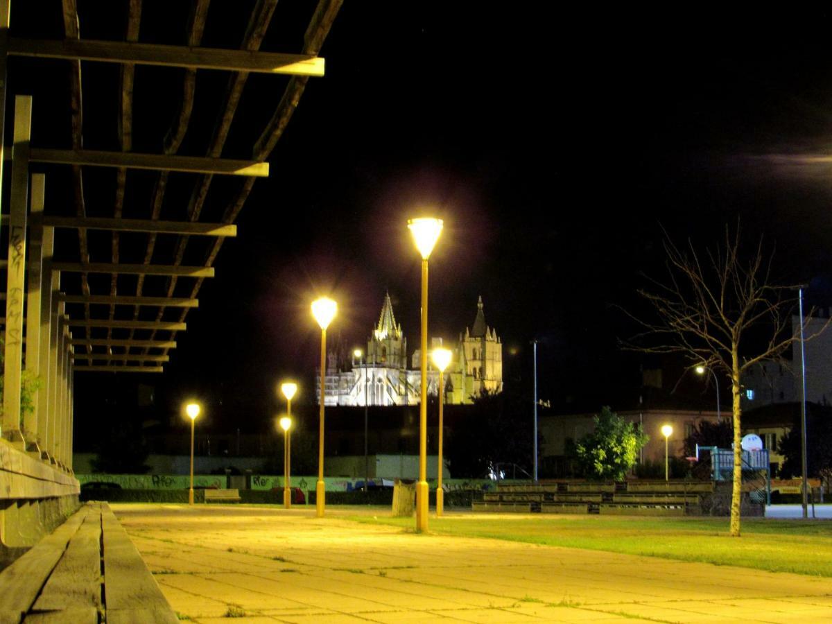 Апартаменты Www Parques De La Catedral Travel Com Parking Privado Gratis Леон Экстерьер фото